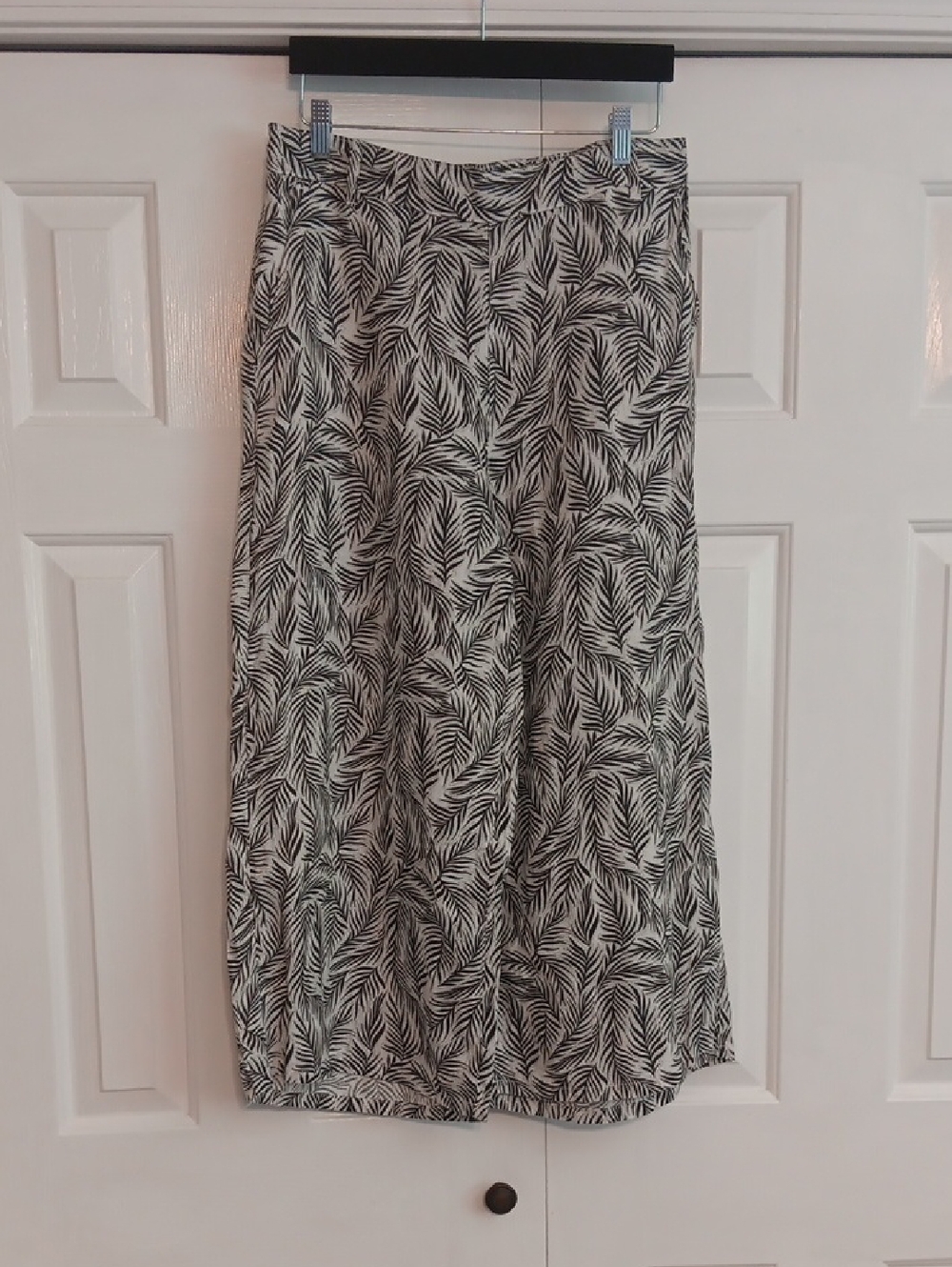 Tahari Linen Black & White Copped Pants, Size Large